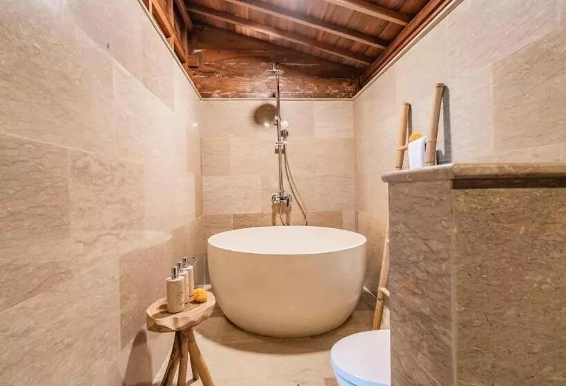 ホテル Kirani Joglo Villa Bali By Mahaputra