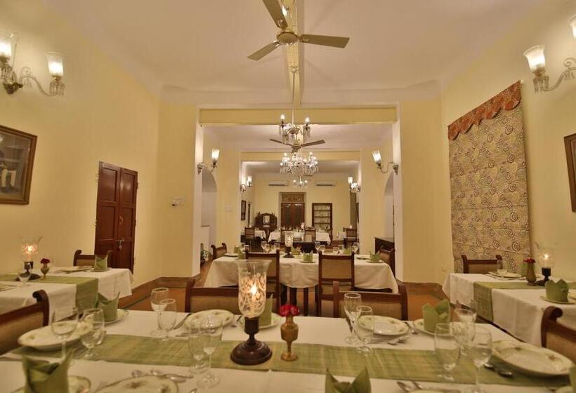 Hotel Roop Niwas Kothi, Near Mandawa