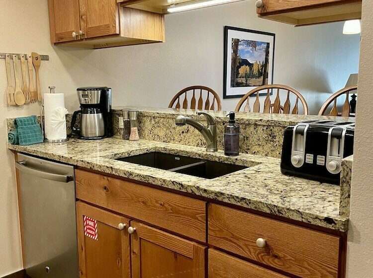 هتل Spinnaker At Lake Dillon