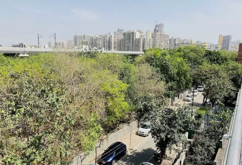 Qotel Hotel Noida Sector 51