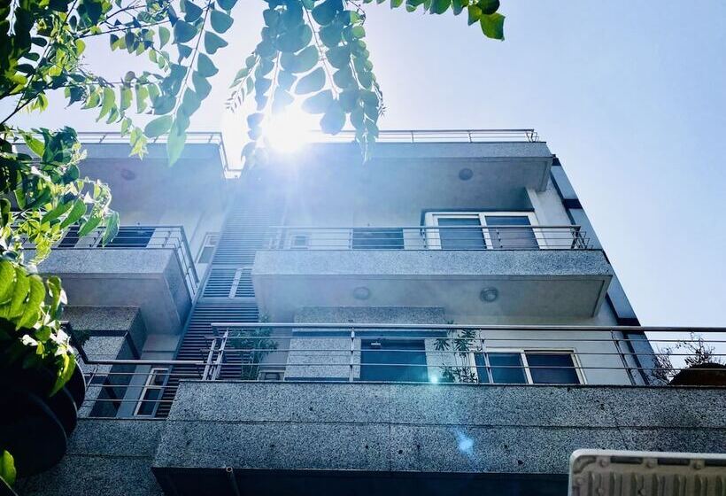 Qotel Hotel Noida Sector 51