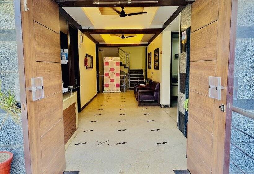 Qotel Hotel Noida Sector 51
