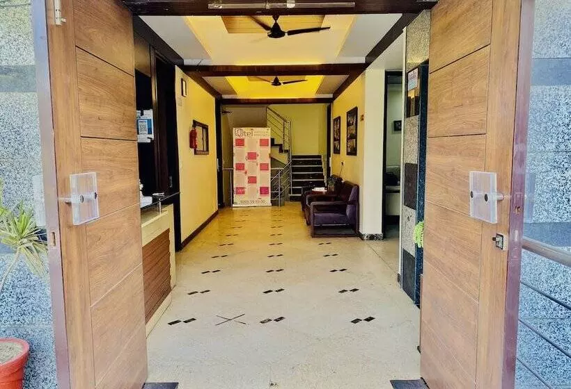 Qotel Hotel Noida Sector 51