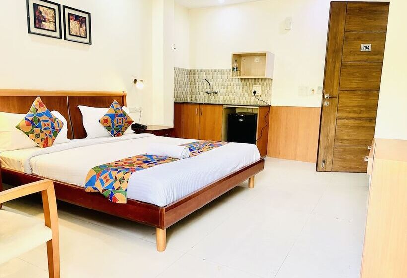 Qotel Hotel Noida Sector 51