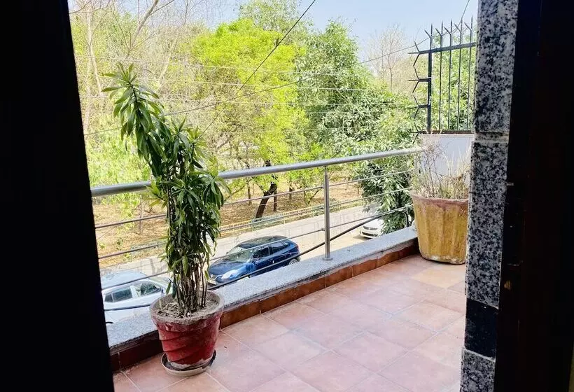 Qotel Hotel Noida Sector 51