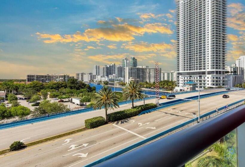 Общежитие Modern Resort With Balcony Near Beach Pool