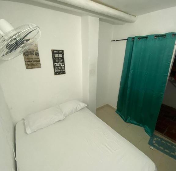 ベッドアンドブレックファースト Aurelia Compartida Hospedaje