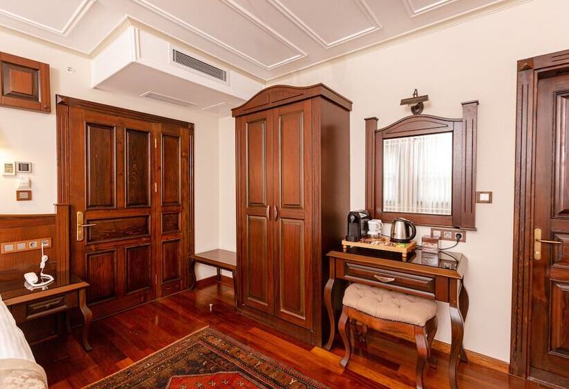 Bed and Breakfast Bender