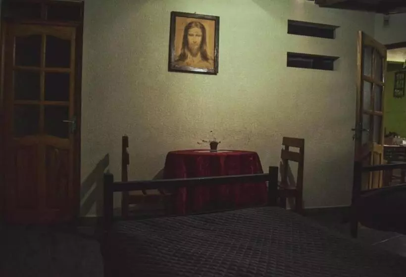 تختخواب و صبحانه Santa Pacha