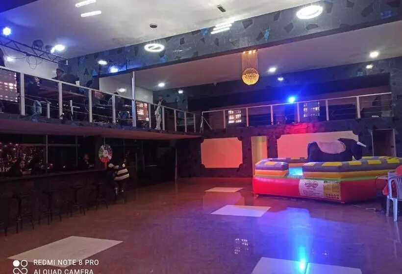 تختخواب و صبحانه Santa Pacha
