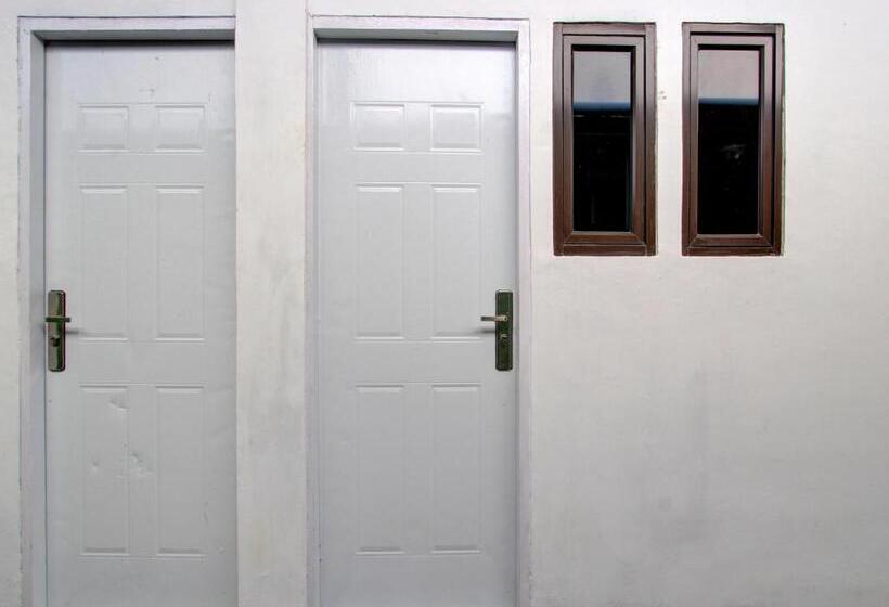 Отель Spot On 92490 Casa Homestay Syariah