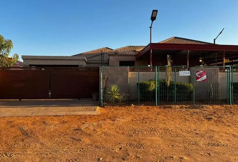 پانسیون Ranzi Court Guest House