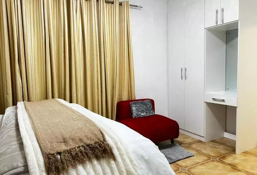 پانسیون Ranzi Court Guest House