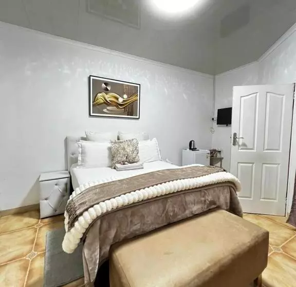 پانسیون Ranzi Court Guest House