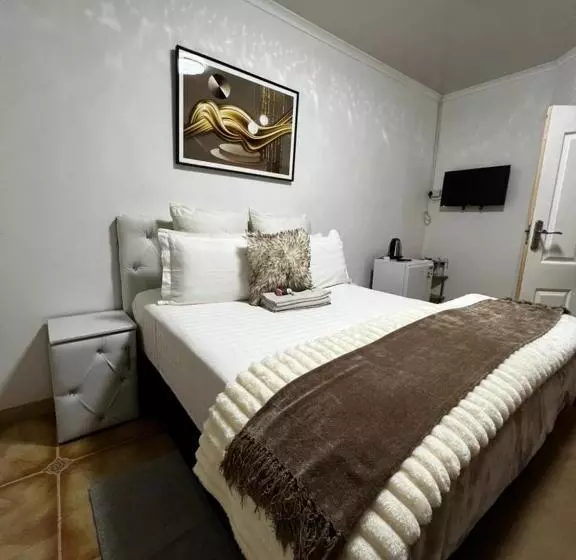 پانسیون Ranzi Court Guest House