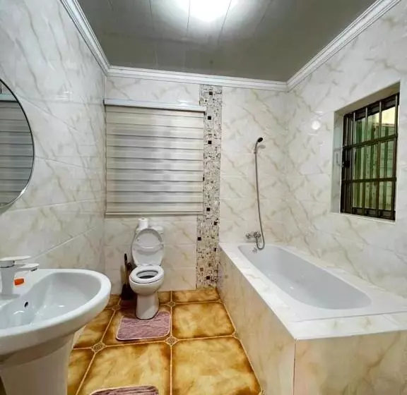 پانسیون Ranzi Court Guest House