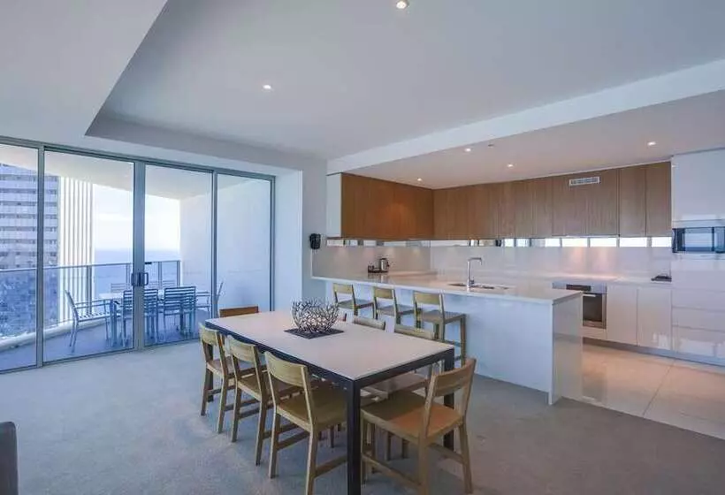 Hilton Surfers Paradise Hotel & Residences