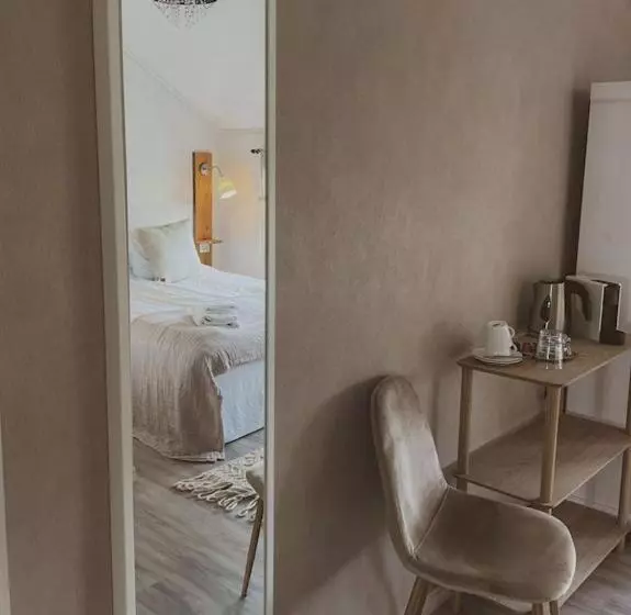 Отель Aurora Estate