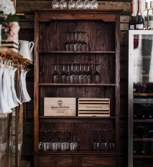 Отель Aurora Estate