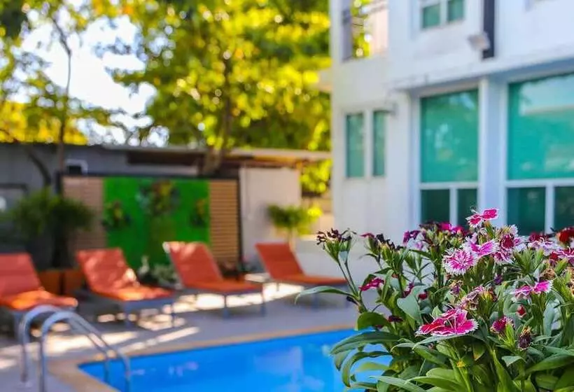 هتل Crystal Suites Suvarnbhumi Airport