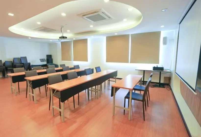 هتل Crystal Suites Suvarnbhumi Airport