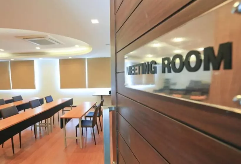 هتل Crystal Suites Suvarnbhumi Airport