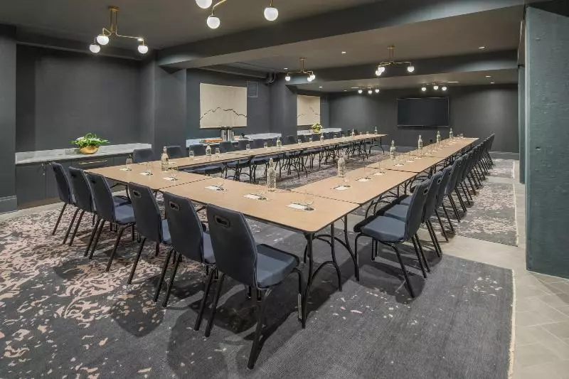 Hotel The Hi Lo, Autograph Collection