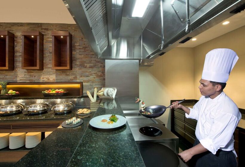 هتل Hilton Garden Inn Dubai Deira