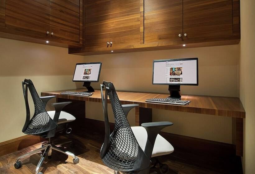 هتل Hilton Garden Inn Dubai Deira