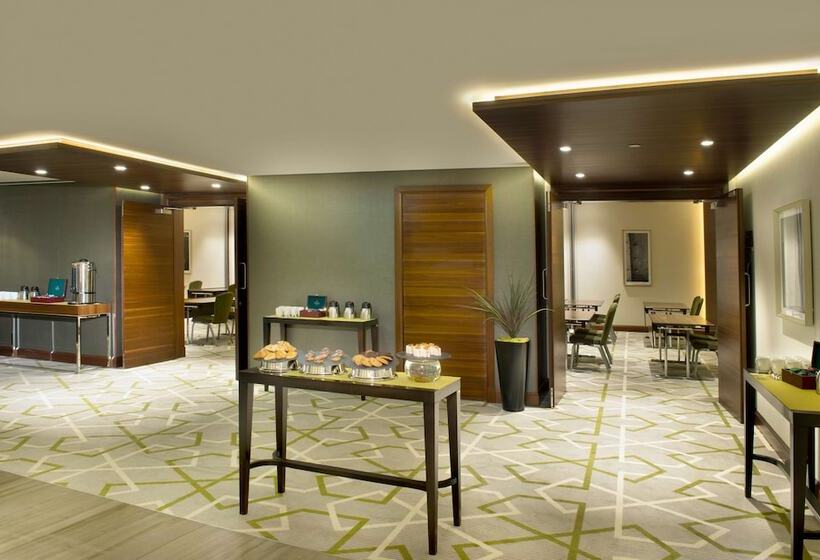 هتل Hilton Garden Inn Dubai Deira