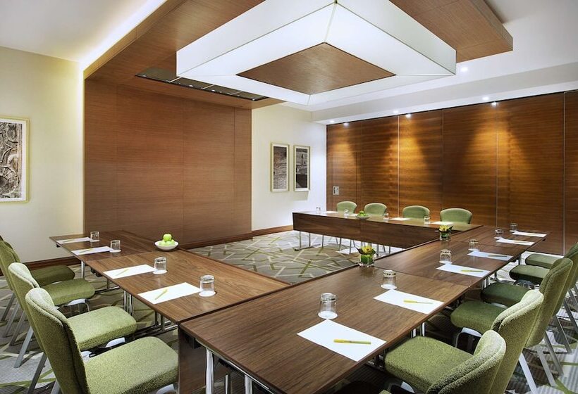 هتل Hilton Garden Inn Dubai Deira