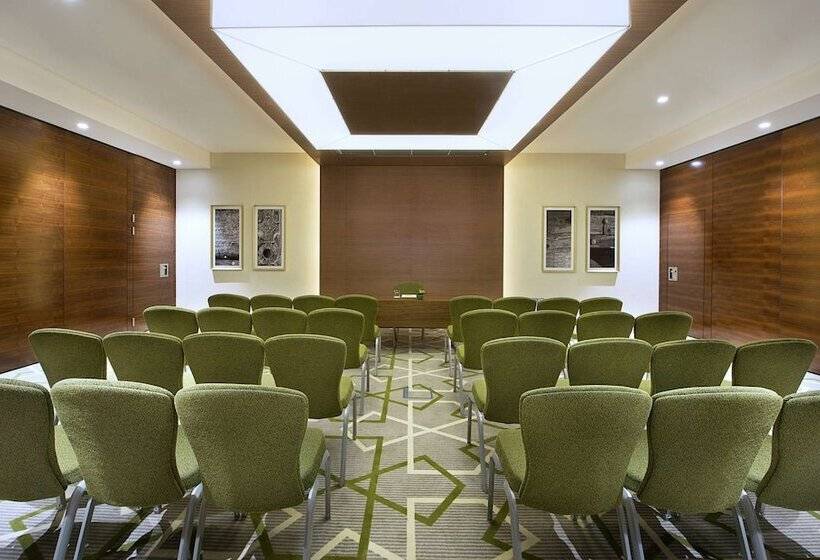 هتل Hilton Garden Inn Dubai Deira