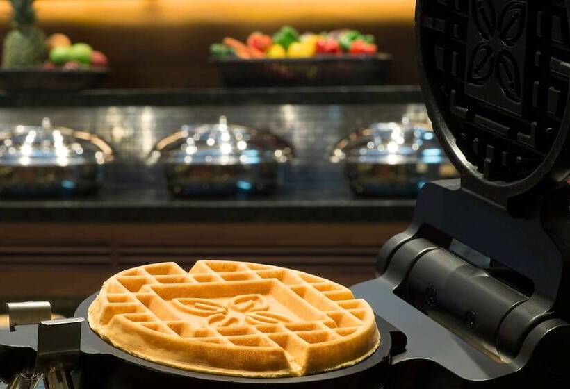 هتل Hilton Garden Inn Dubai Deira