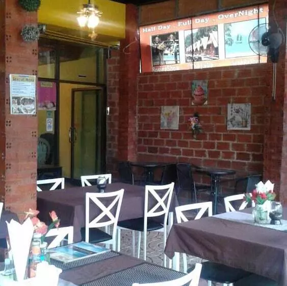 Hotelli Khao Lak Traveller Lodge