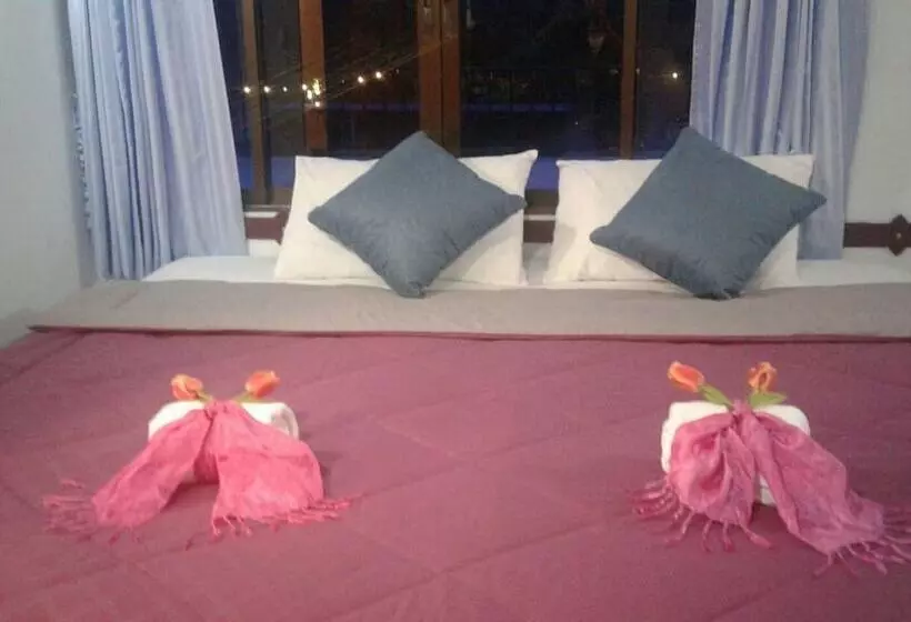 Hotelli Khao Lak Traveller Lodge