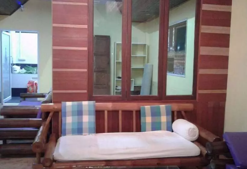 Hotelli Khao Lak Traveller Lodge