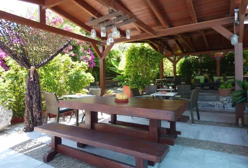 هتل Poledas Apartments