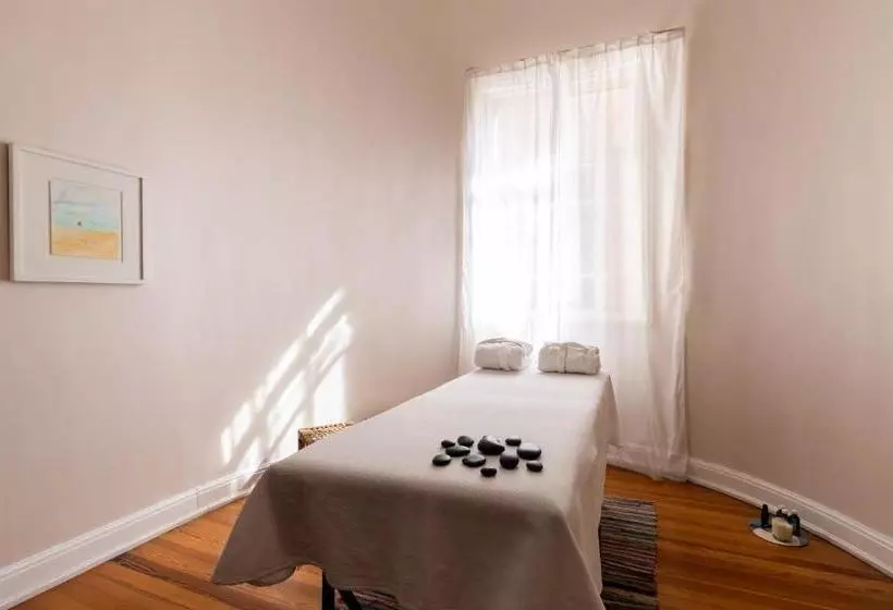 هتل Sacha Mistol Art