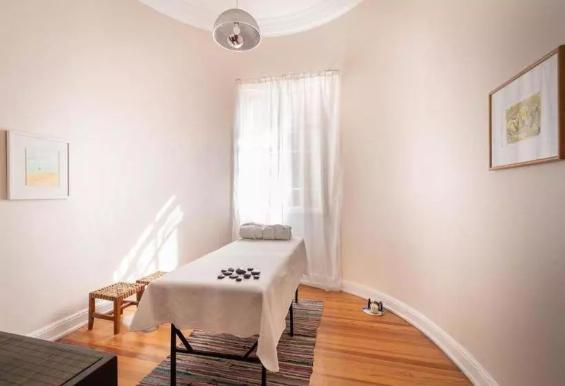 هتل Sacha Mistol Art