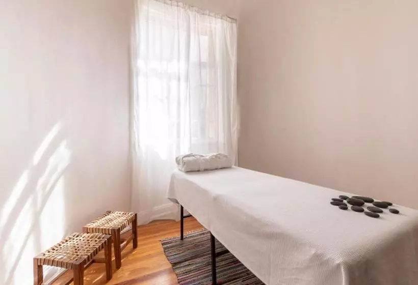 هتل Sacha Mistol Art