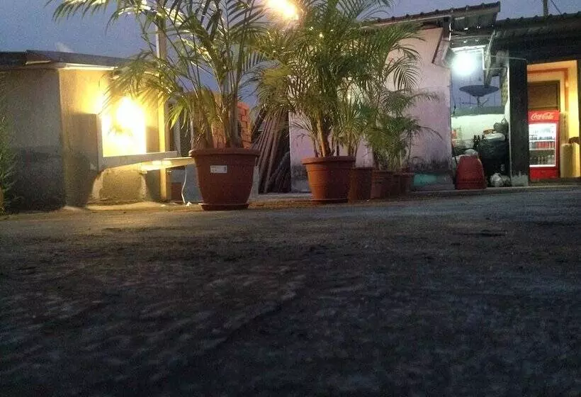 هتل Woodpecker Lodge Kuching