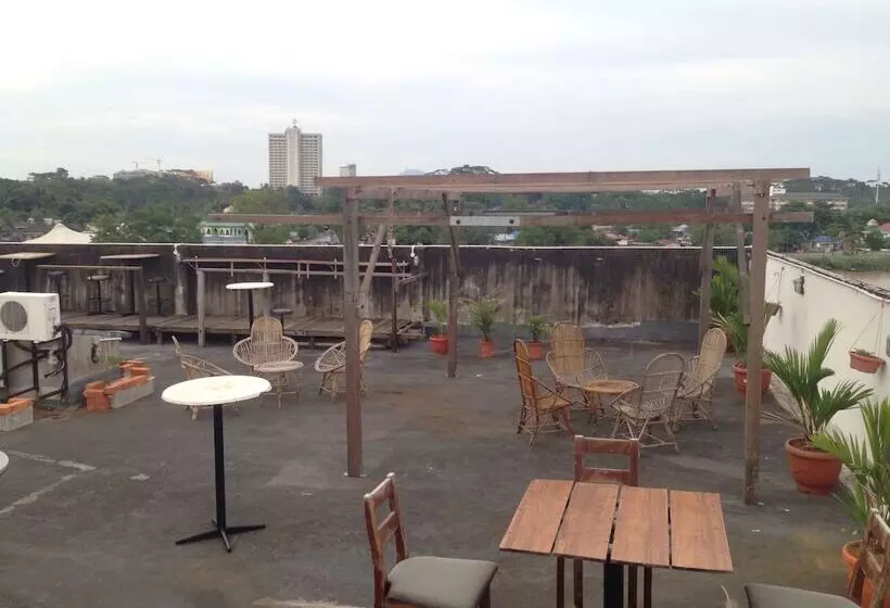 هتل Woodpecker Lodge Kuching