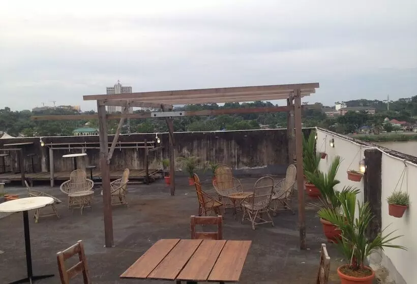 هتل Woodpecker Lodge Kuching