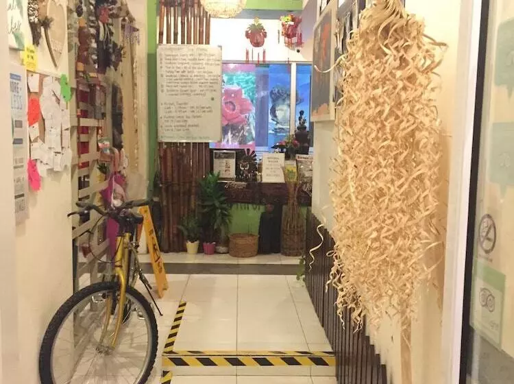 هتل Woodpecker Lodge Kuching