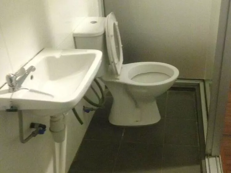 هتل Woodpecker Lodge Kuching