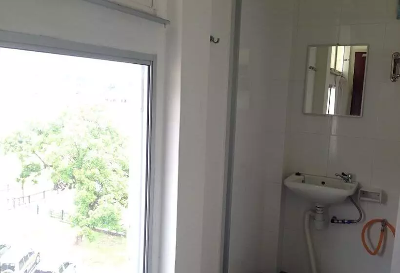 هتل Woodpecker Lodge Kuching