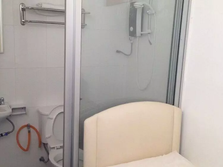 هتل Woodpecker Lodge Kuching