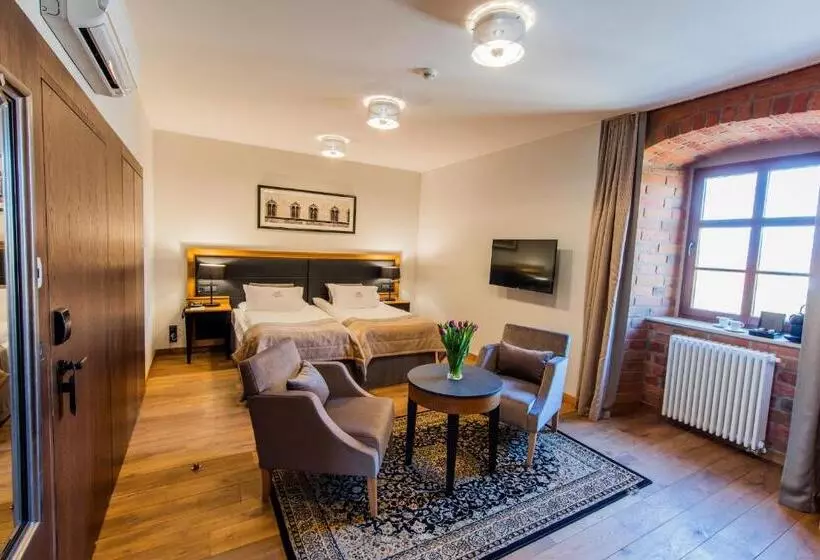 בית מלון כפרי Zamek Topacz