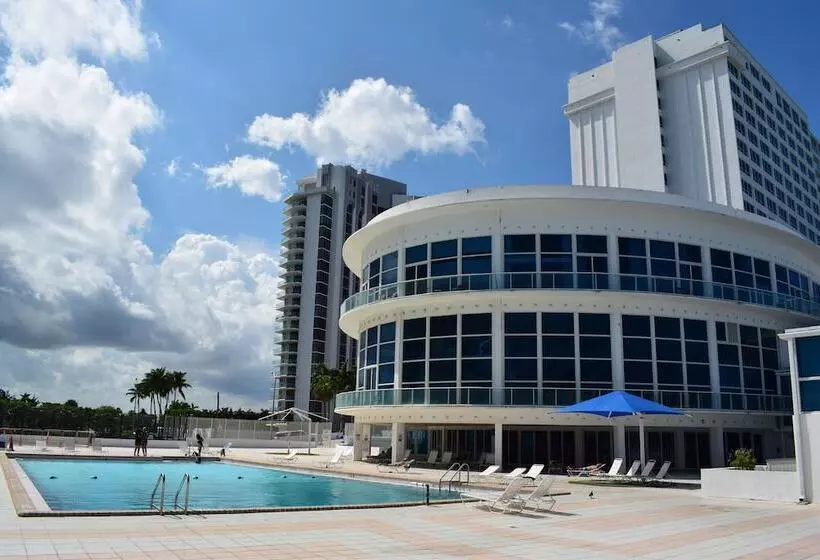 New Point Miami Beach Apartments