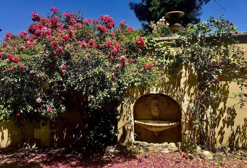 بنسيون Château Les Vallées